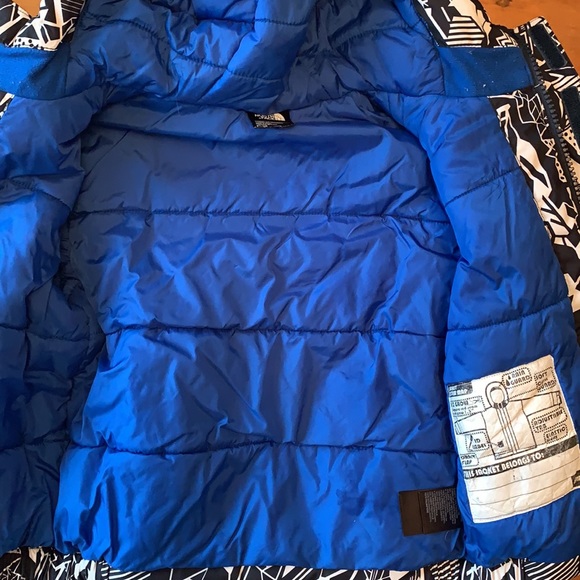 2T black and white North face coat - Picture 8 of 8